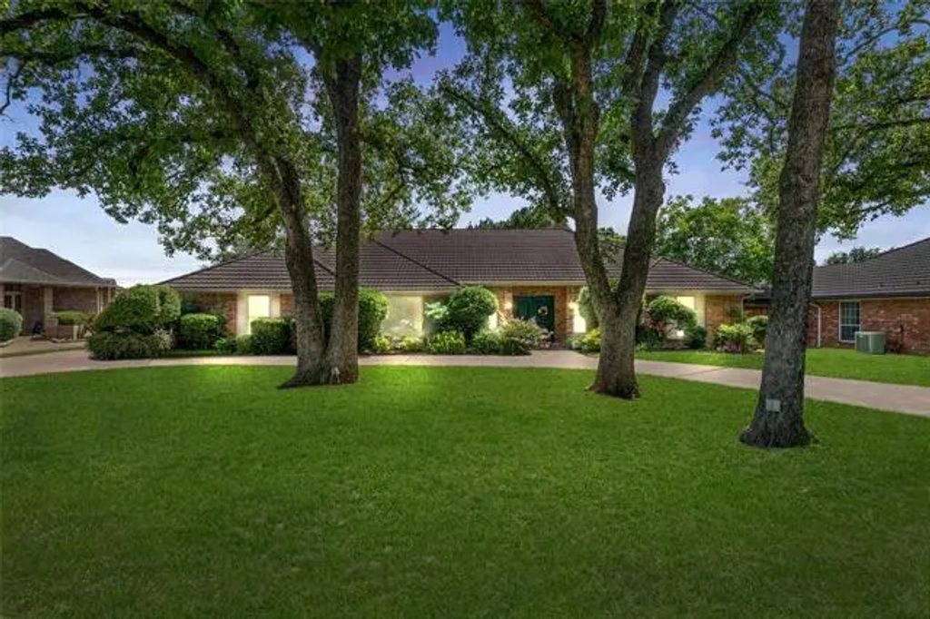5202 Wimbledon Court, Arlington