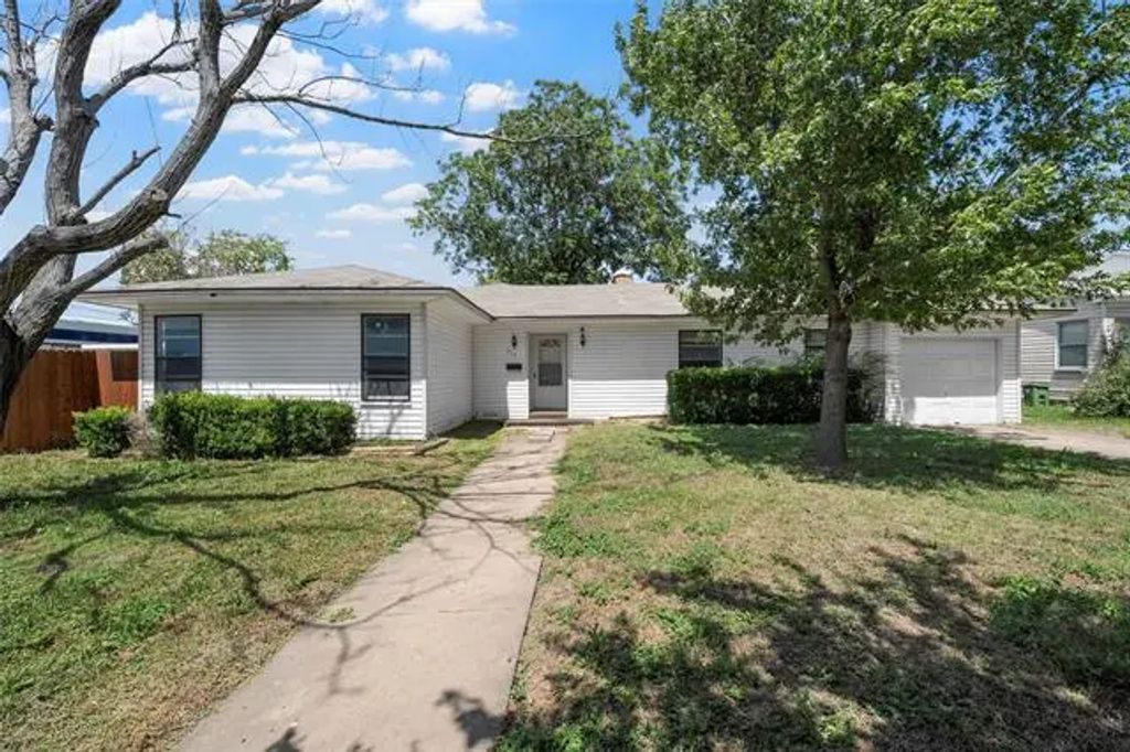 512 Camp Drive, Waco