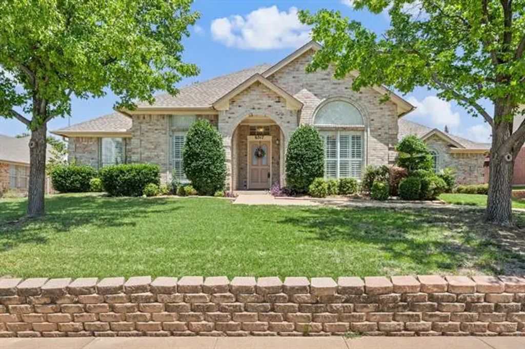 6517 Meadow Lakes Drive, North Richland Hills