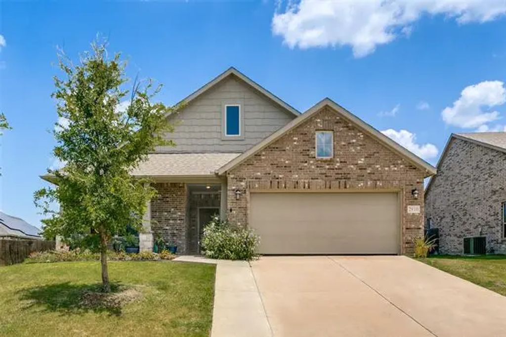 2810 Belmont Drive, Ennis