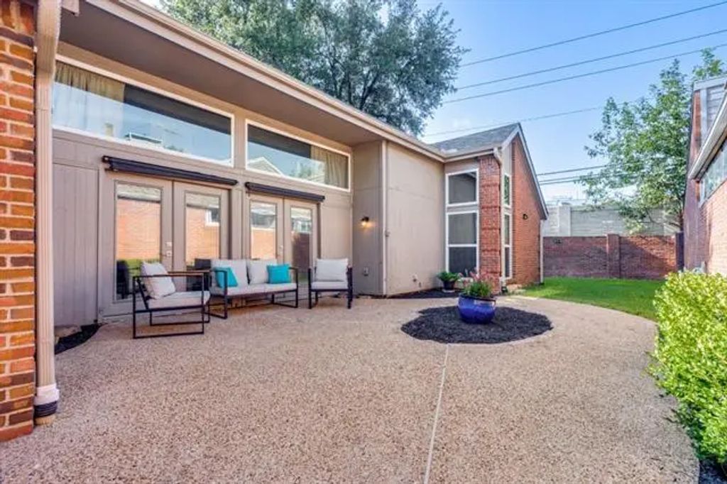 6735 Northcreek Lane, Dallas