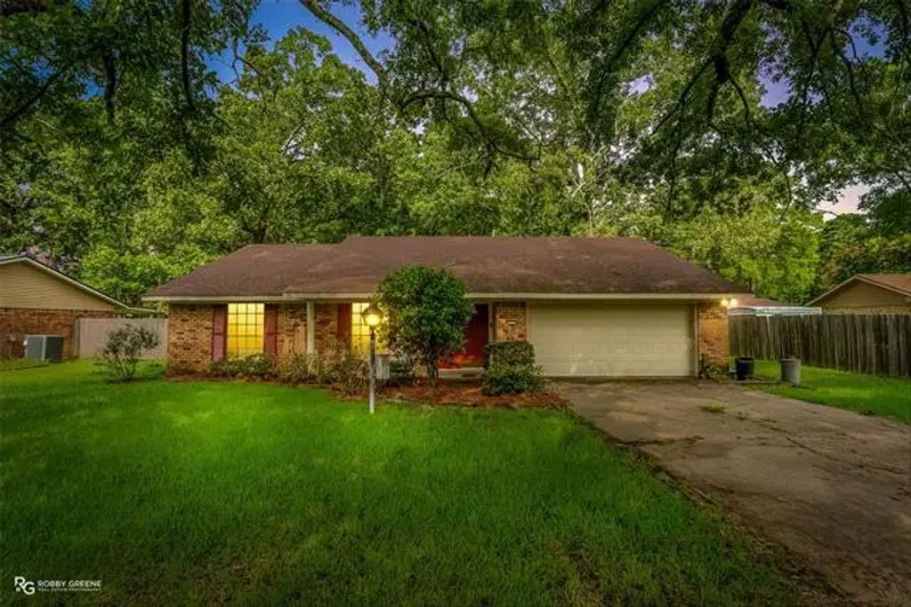 211 Harvest Lane, Haughton