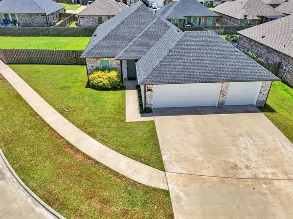 1800 Jessica Drive, Whitehouse