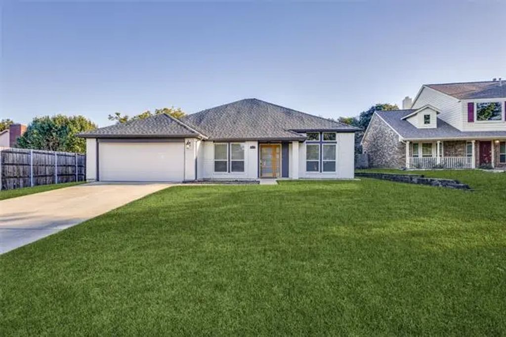 2405 Warwick Avenue, Flower Mound