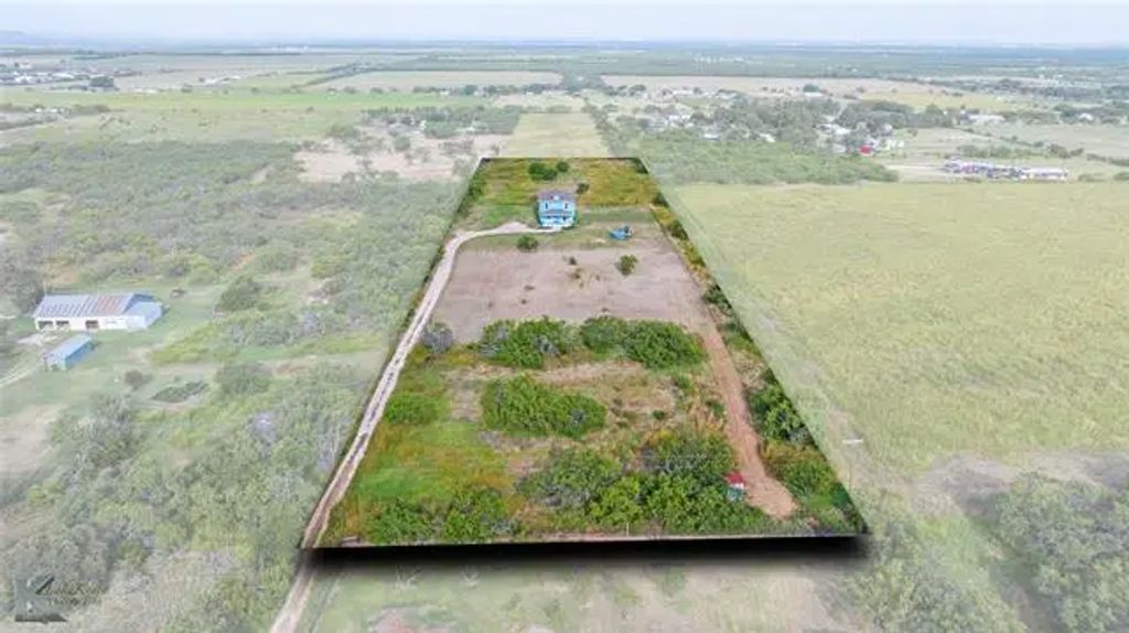 3321 Private Road 2581, Clyde