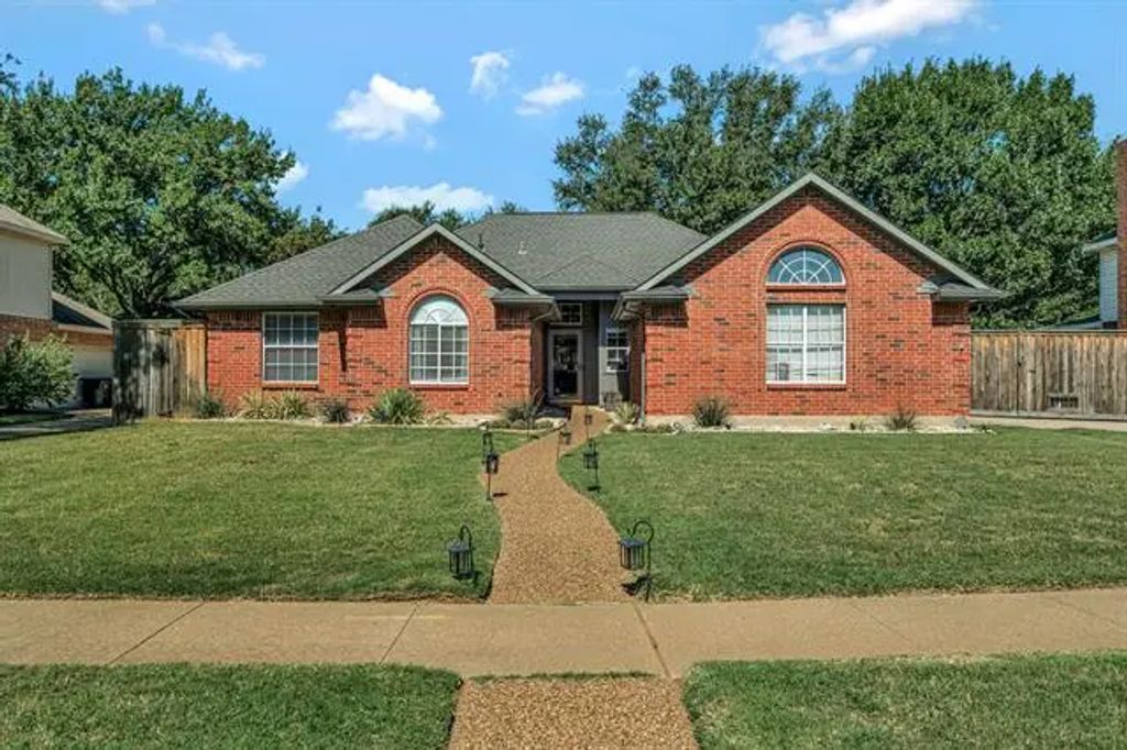613 Dove Creek Circle, Grapevine