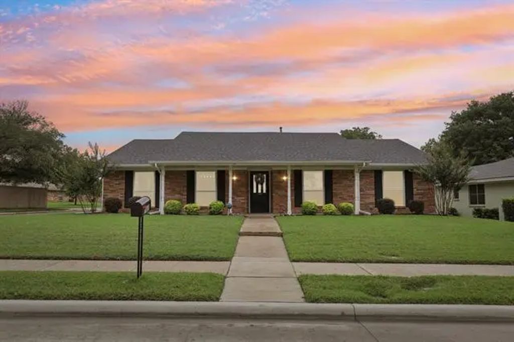 1821 Westlake Drive, Plano