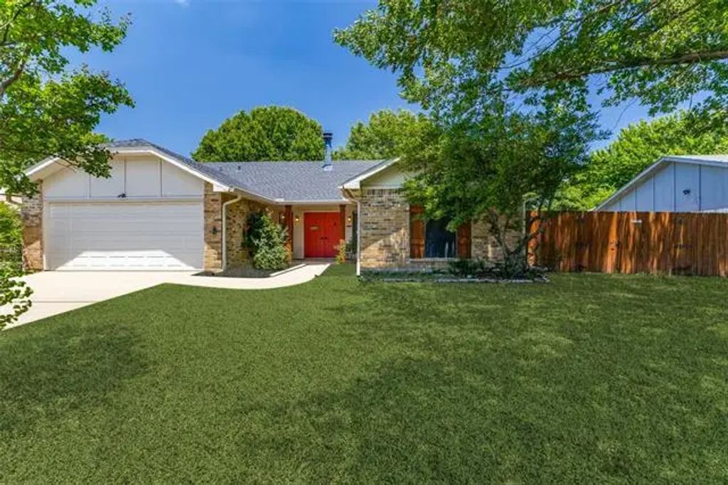 3905 Windflower Lane, Fort Worth