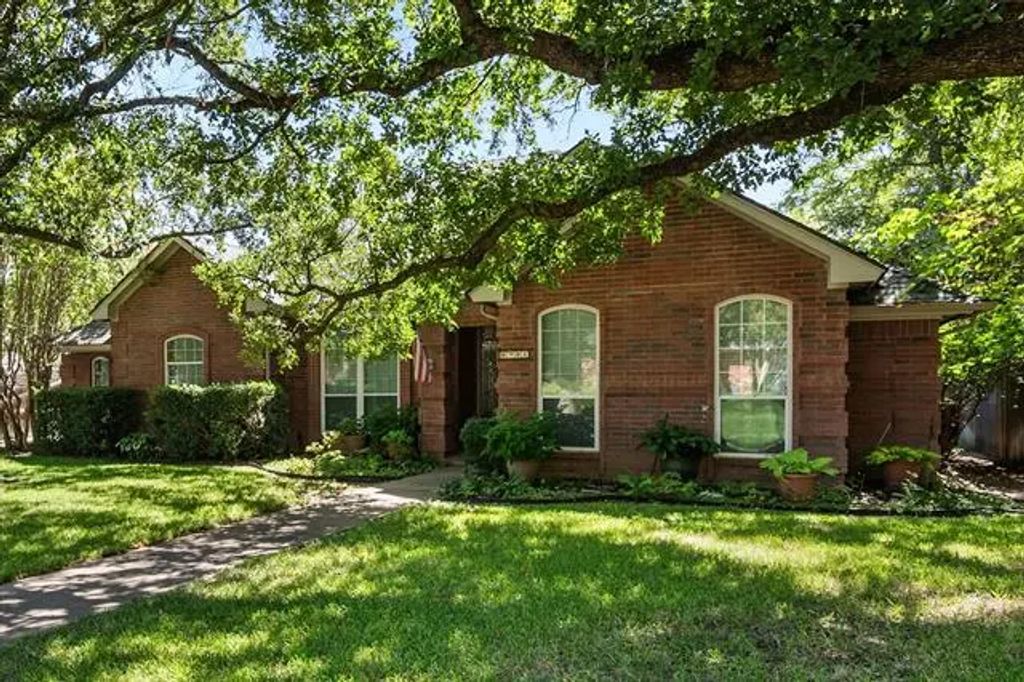 6901 Thornbird Lane, Arlington