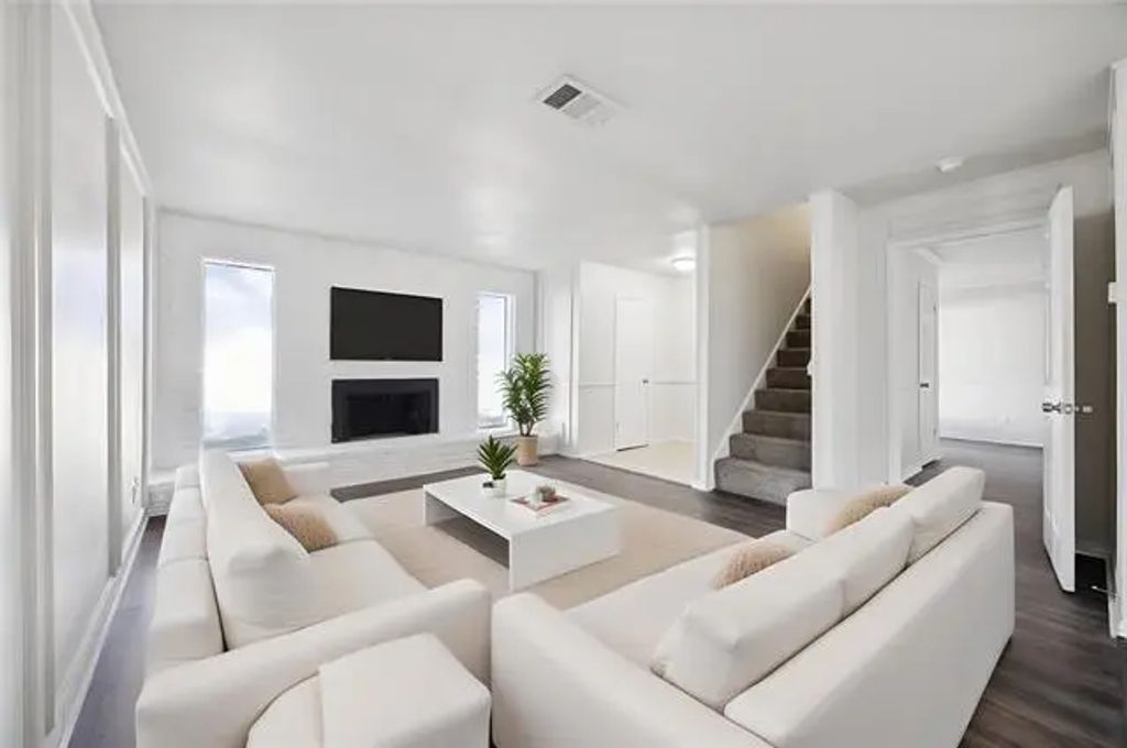 1624 Brown Trail, Hurst