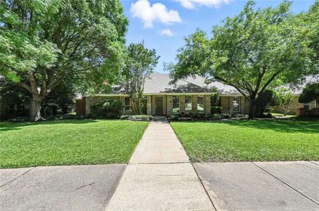 2016 Chestnut Hill Lane, Richardson