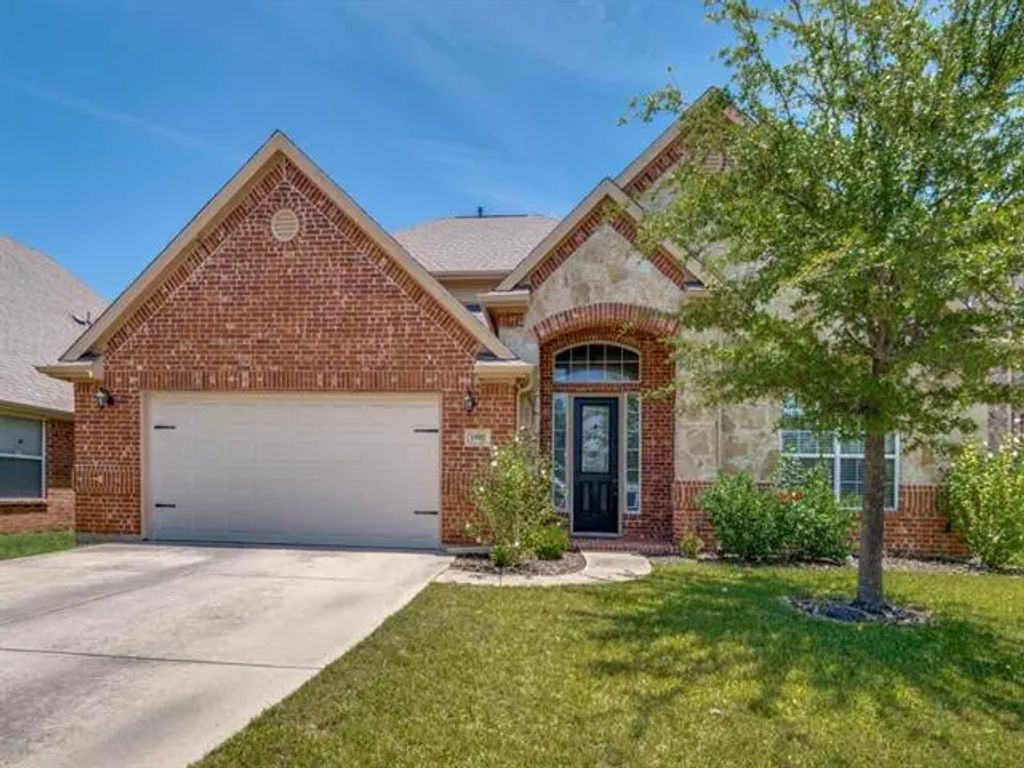 1902 Fountain Wood Drive, Euless