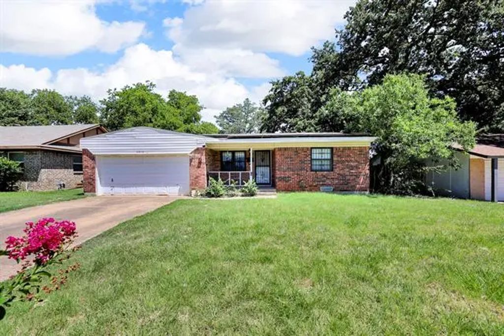 2213 Meadow Lark, Irving