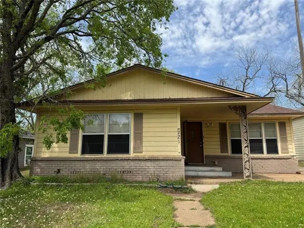 221 W Monterey Street, Denison
