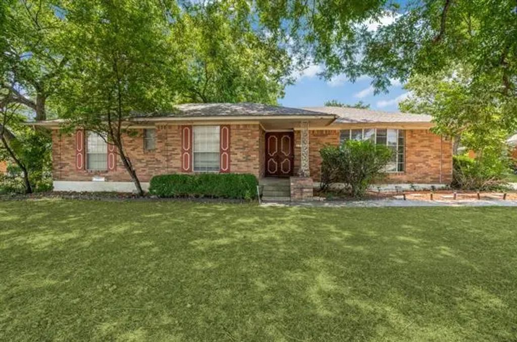 328 E Pleasant Run Road, DeSoto