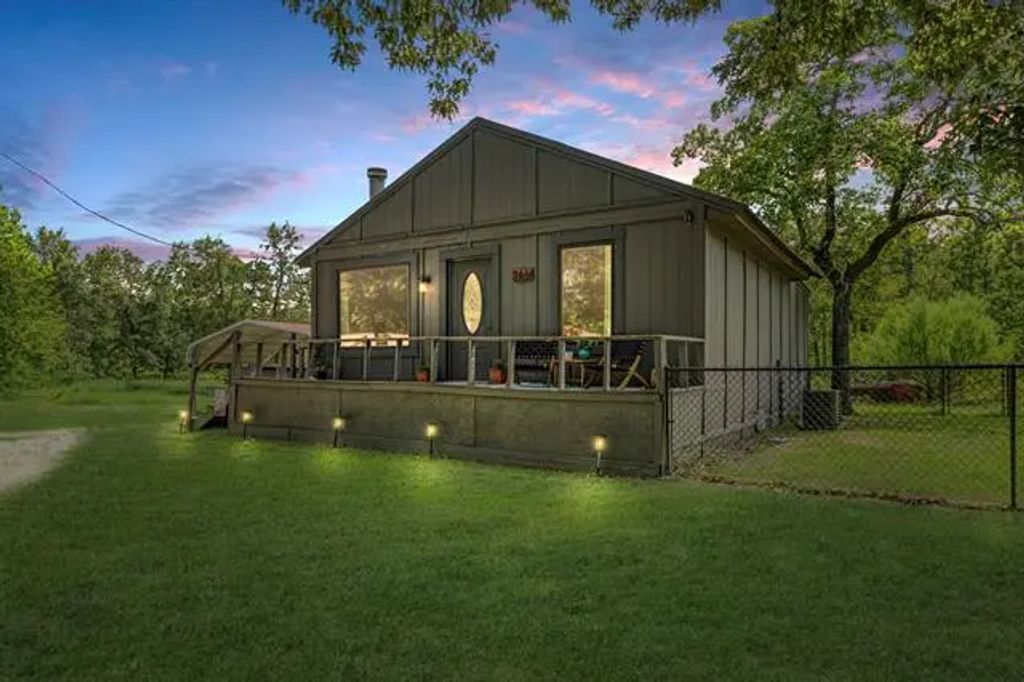 2664 County Road 44550, Paris