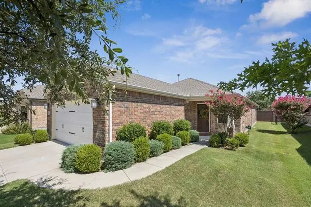 8000 Cool River Drive, Frisco