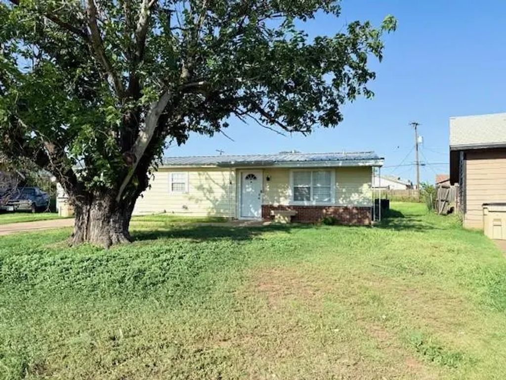 223 Avenue L, Anson