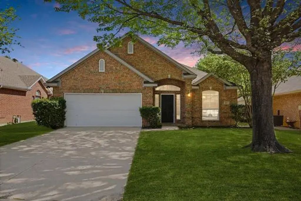 821 Pinnacle Circle, Lewisville