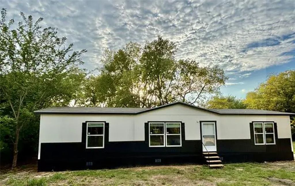 5452 County Road 2252 Road, Quinlan