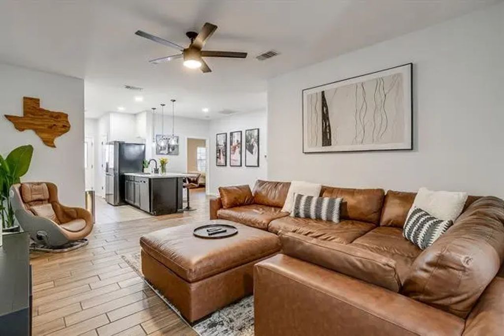 1038 Story Book Lane, Weatherford