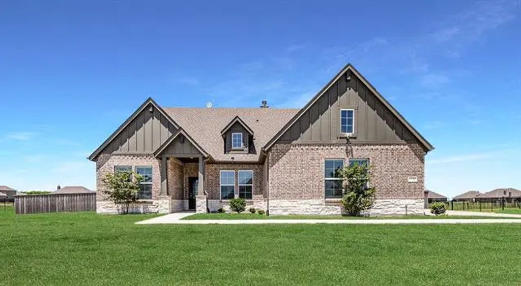 1335 Colina Parkway, Farmersville