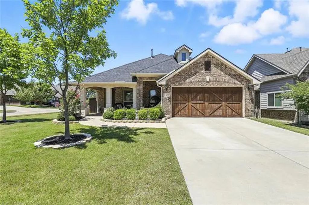 1301 Senna Drive, Burleson