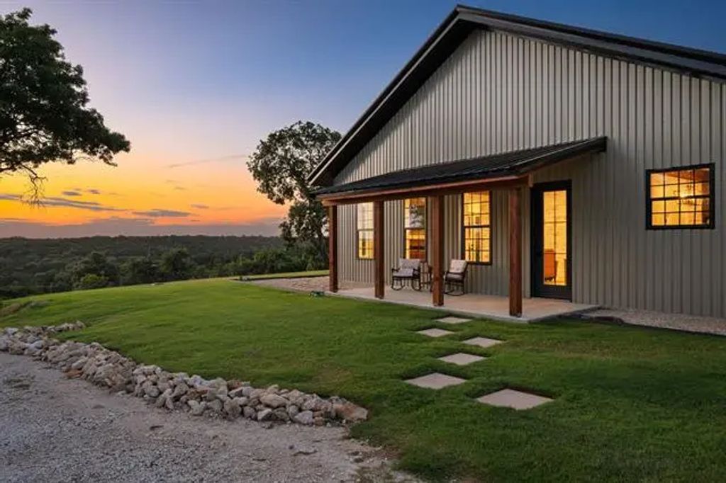 293 County Road 3330, Clifton