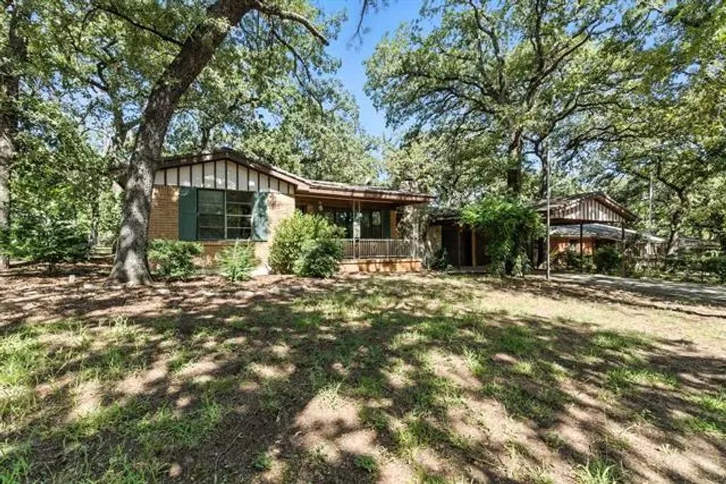 921 Red Bud Drive, Azle