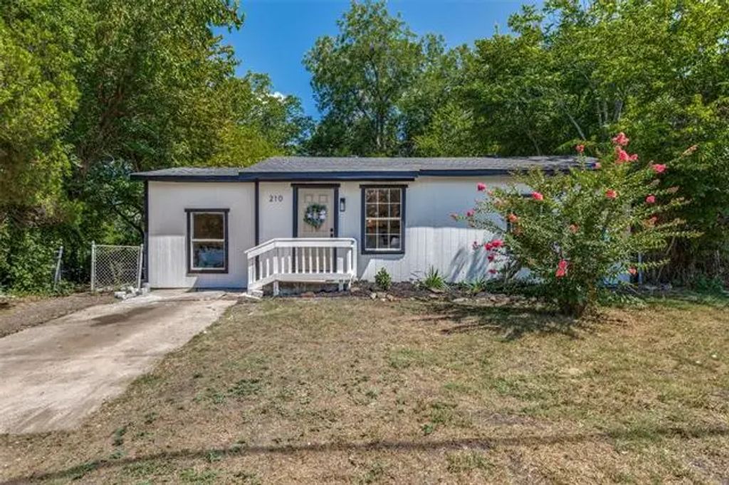 210 Neathery Street, Farmersville