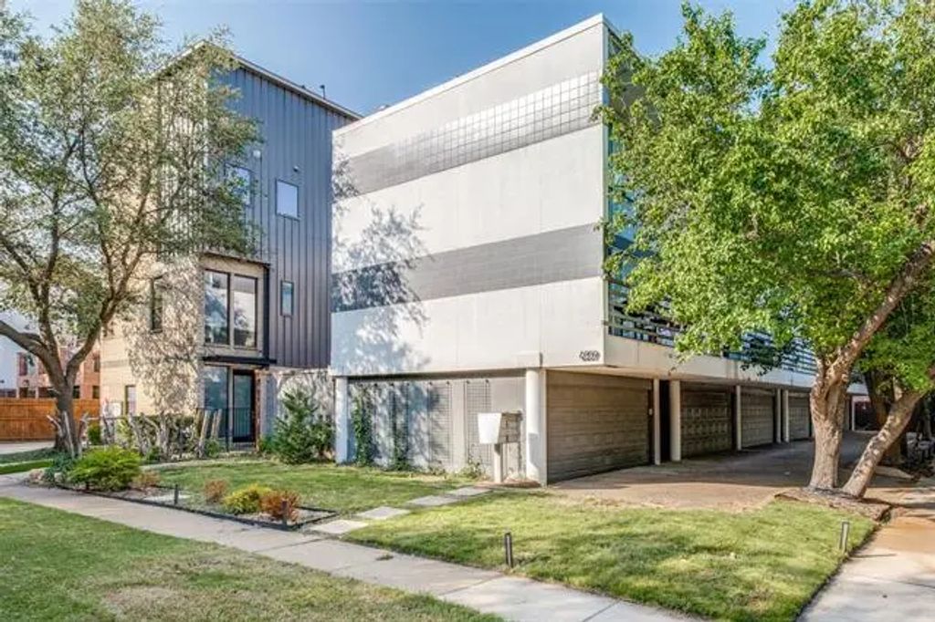 4239 Holland Avenue E, Dallas