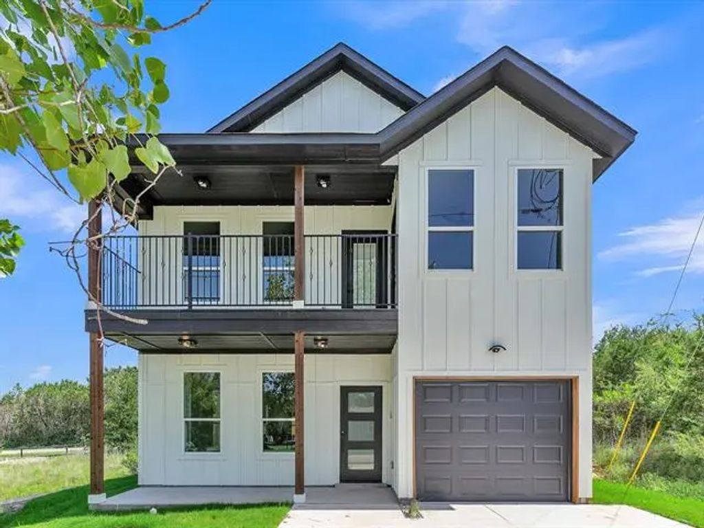 5921 Barkridge Drive, Granbury