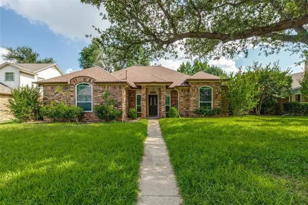 2018 E Branch Hollow Drive, Carrollton