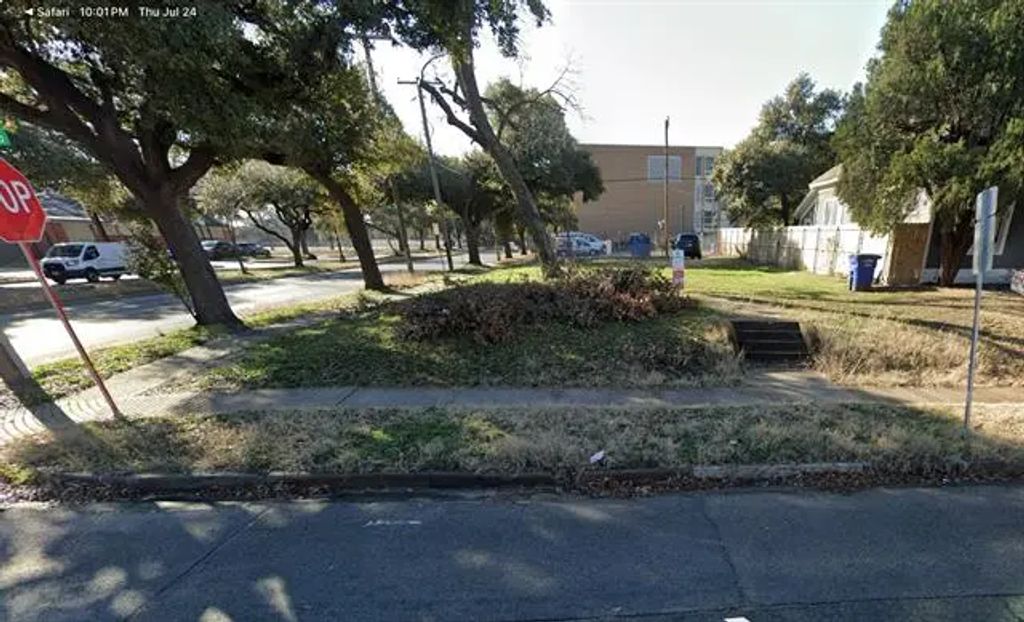 200 Melba Street, Dallas