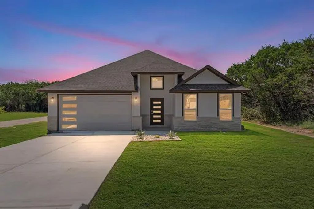 2822 Steepleridge Circle, Granbury