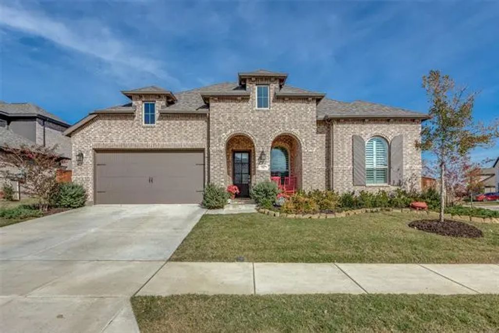 9511 Knotty Pine Place, Oak Point