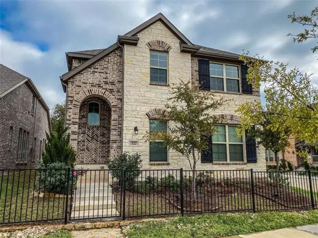 322 Julia Lane, Euless