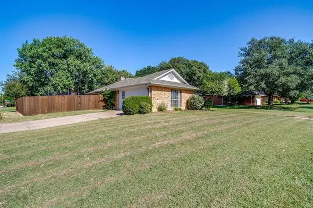 1301 Windy Meadows Drive, Burleson