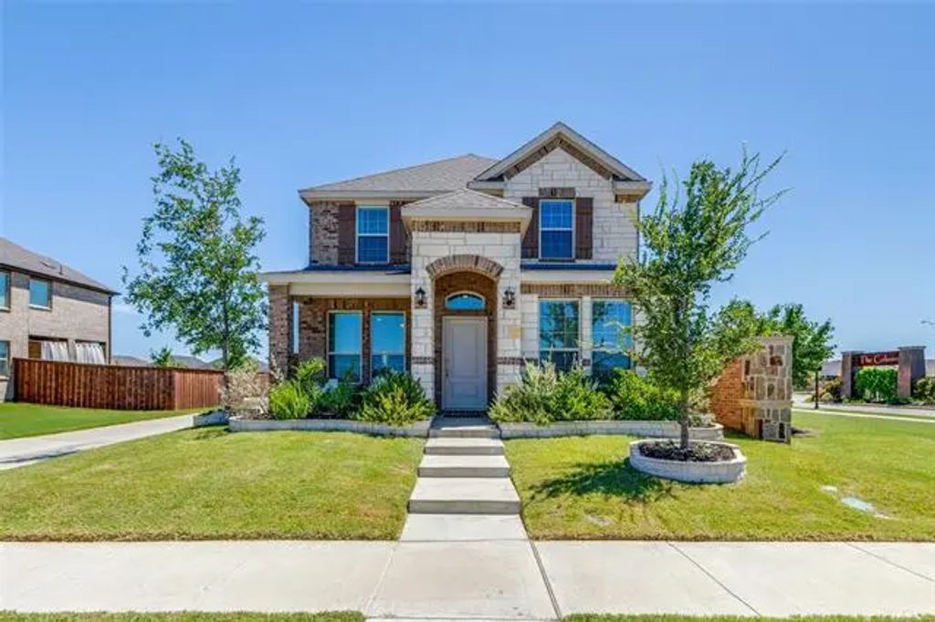 1600 Saratoga Avenue, Celina