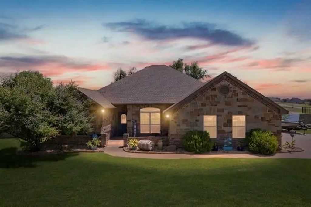 2305 Wills Way Drive, Granbury