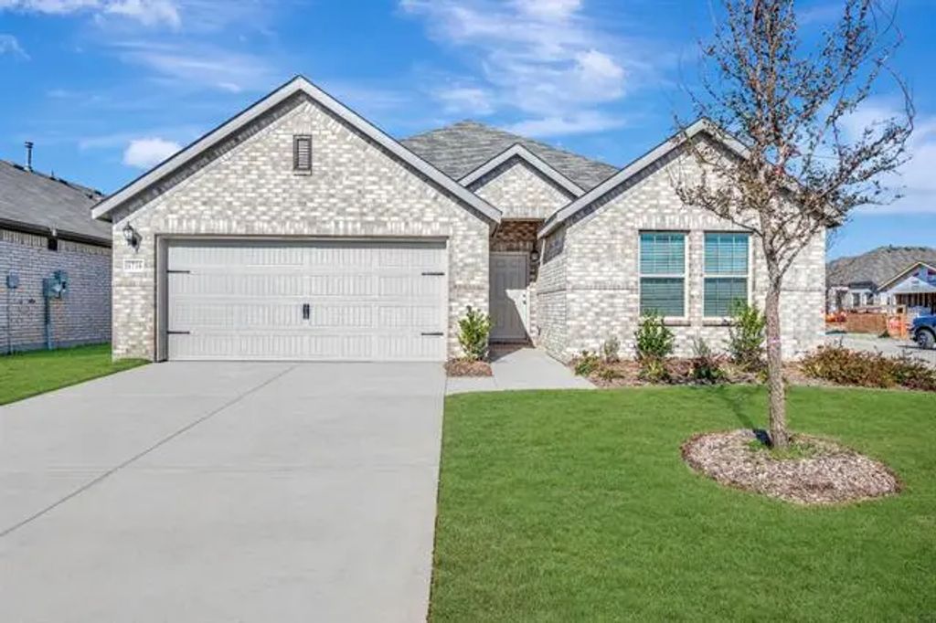 1716 Calanques Street, Royse City