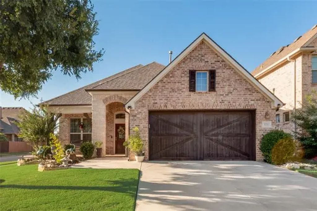 8301 Whistling Duck Drive, Fort Worth