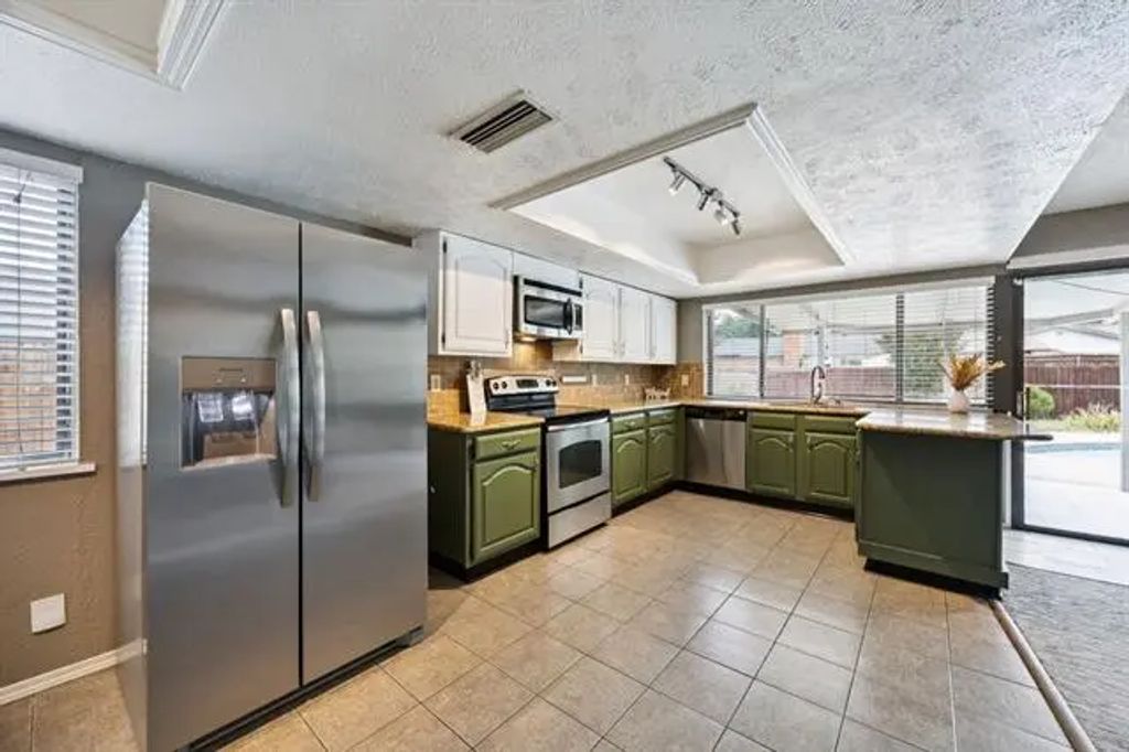 4101 Longstraw Drive, Fort Worth