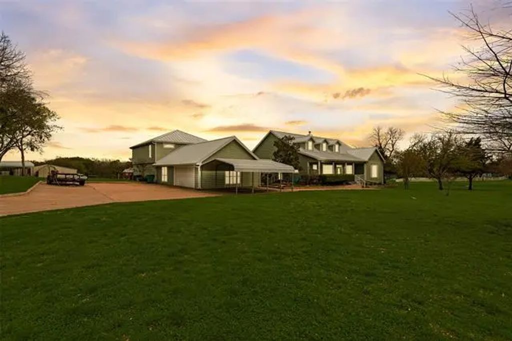 11559 Cr 483, Lavon