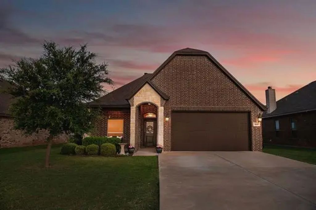 544 Clearwater Place, Granbury