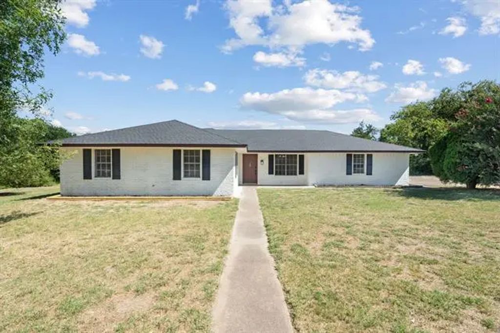 102 Lakecrest Place, Waxahachie