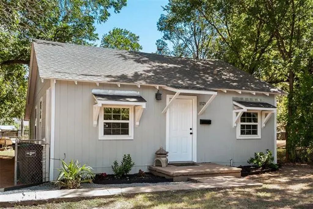 1321 W Hammond Street, Fort Worth
