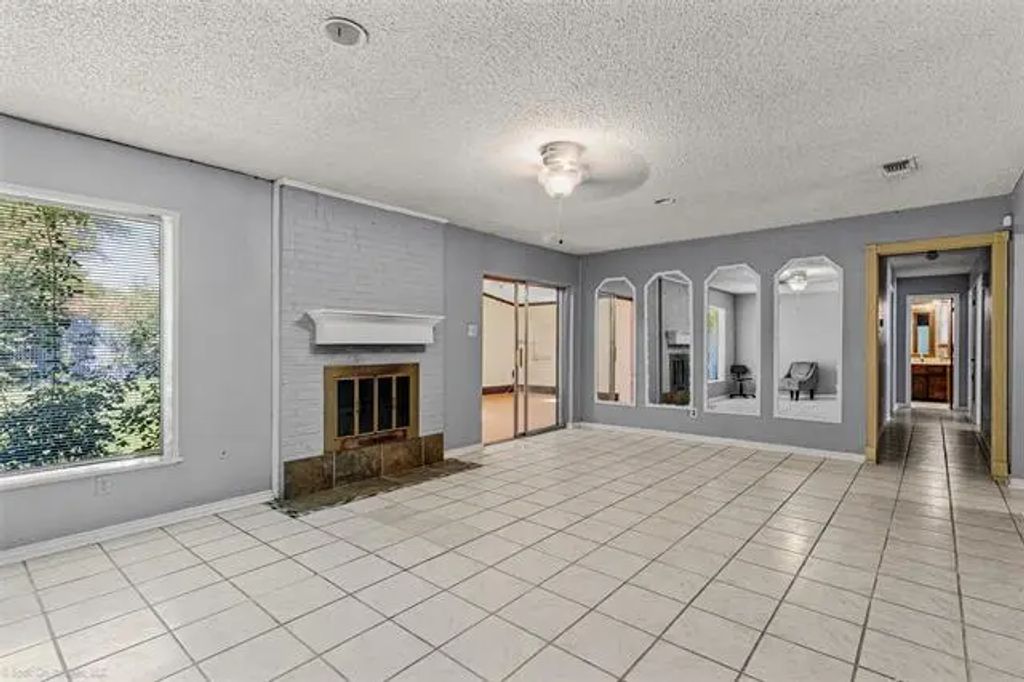 2917 Vassar Drive, Irving