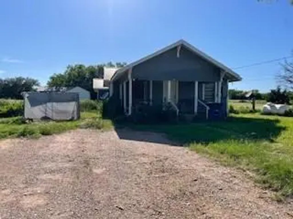 100 County Road 390, Woodson