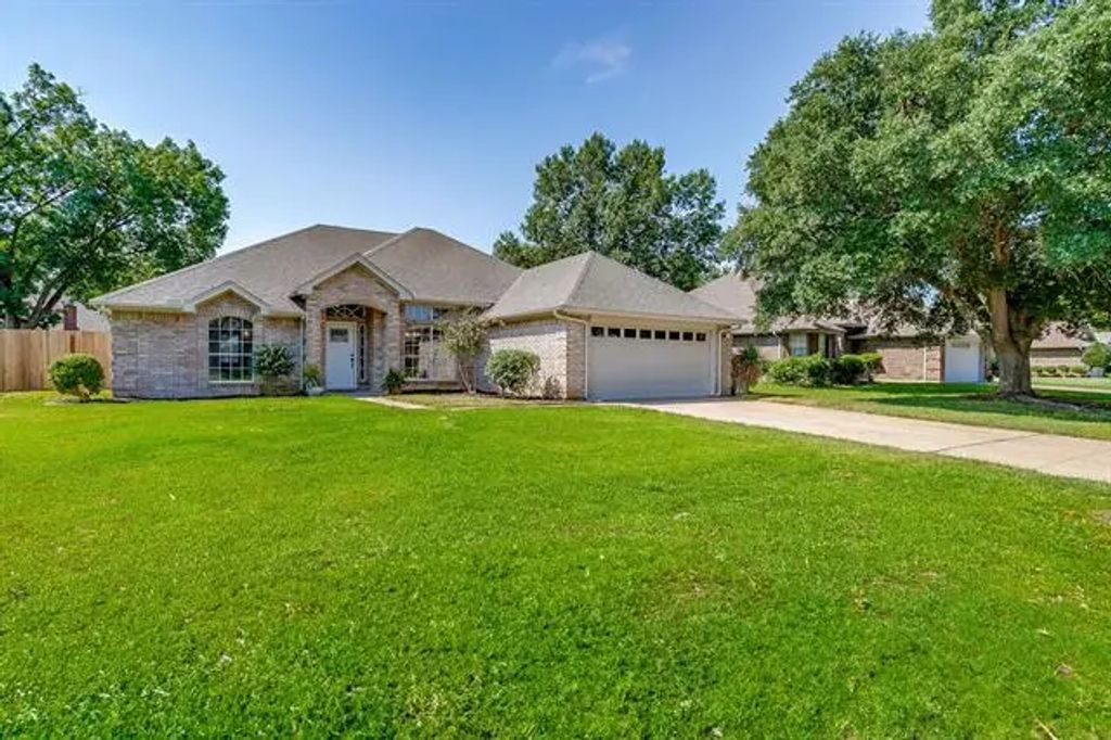1224 Concho Drive, Benbrook